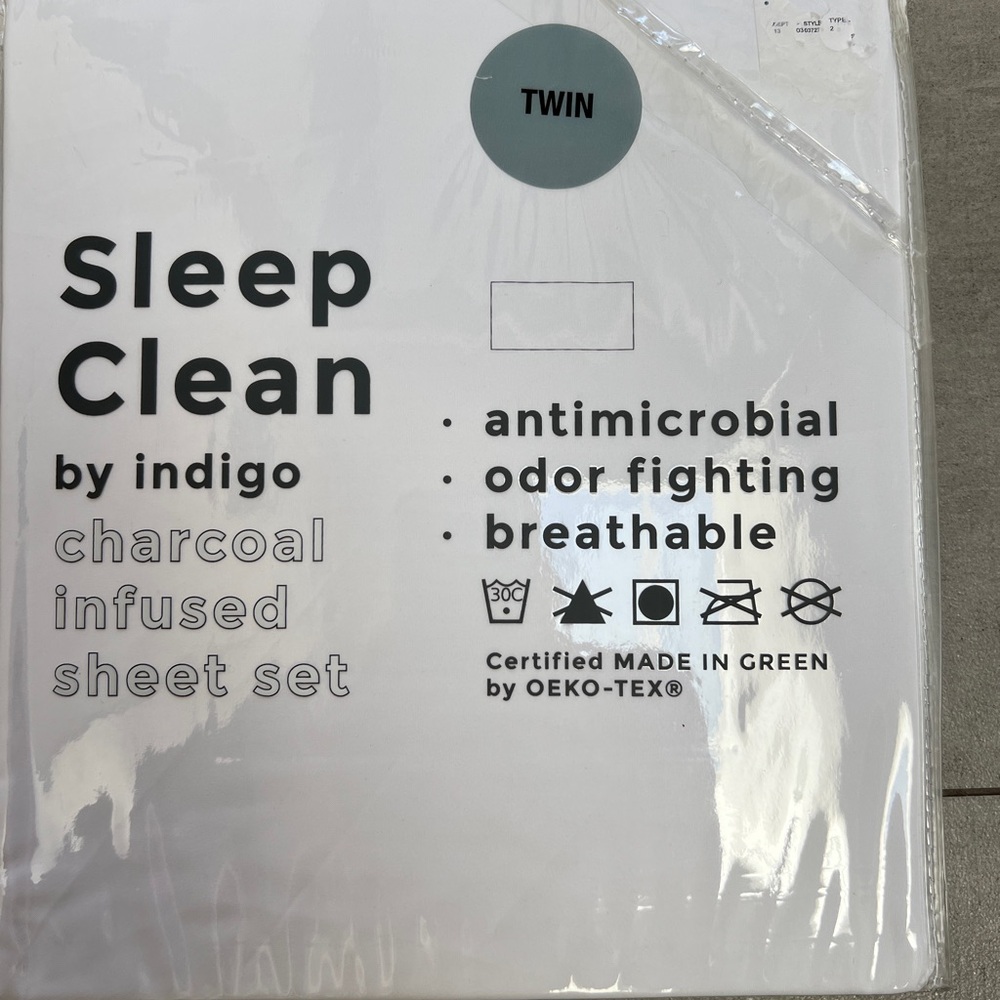 NWT Twin sheet set in white. Indigo Charcoal Infused Sheet Set, anti microbial🌸